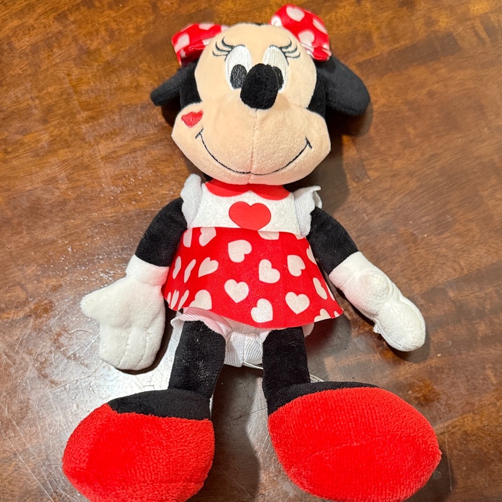 Valentines Day edition Minnie Mouse 🖤💚